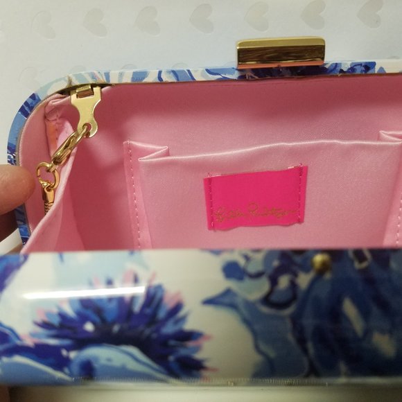 Vintage Lilly Pulitzer Diamond Jubilee Lucite Clutch Pill Box with Blue Flowers - Picture 4 of 6